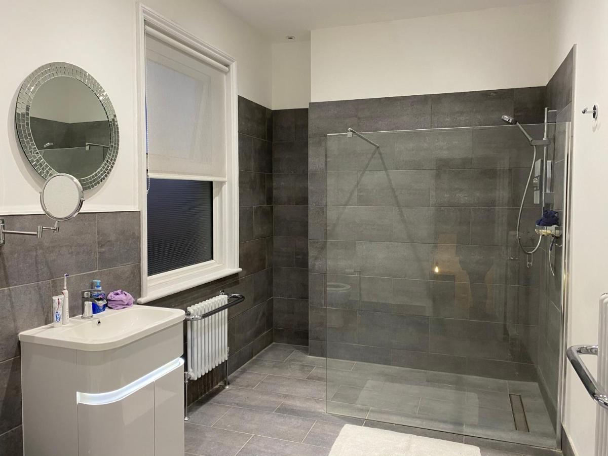Westgate Two-Bedroom Homestay Suite ภายนอก รูปภาพ